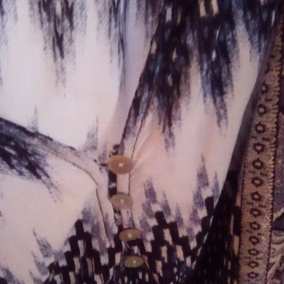 Fig and Flower Navy and Cream Paisley Blouse - Picture 5 of 13